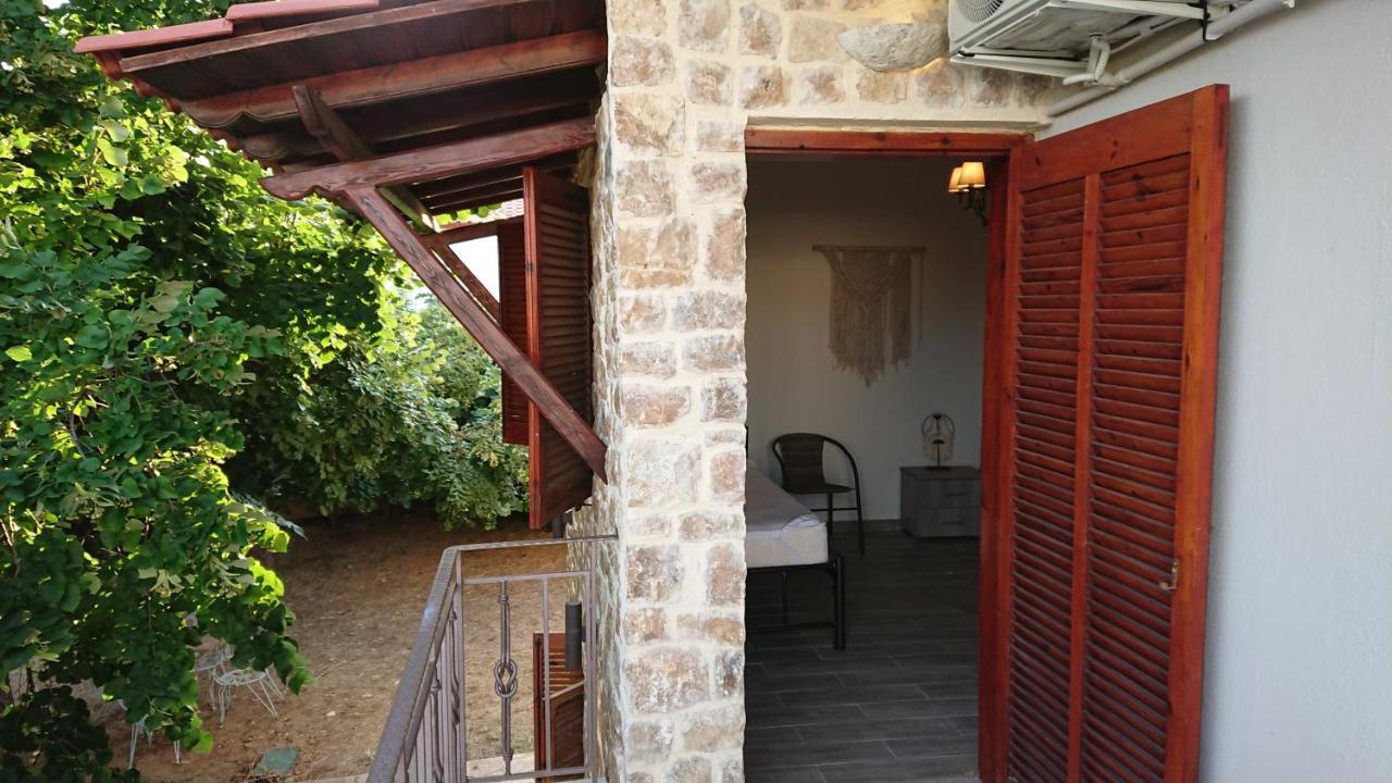 네아 포티데아 Stone House With Seaview 아파트 외부 사진