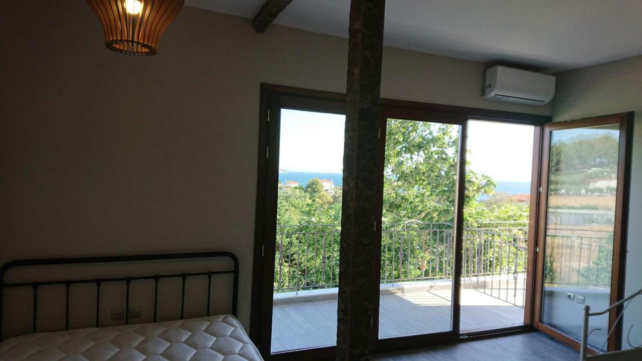 네아 포티데아 Stone House With Seaview 아파트 외부 사진