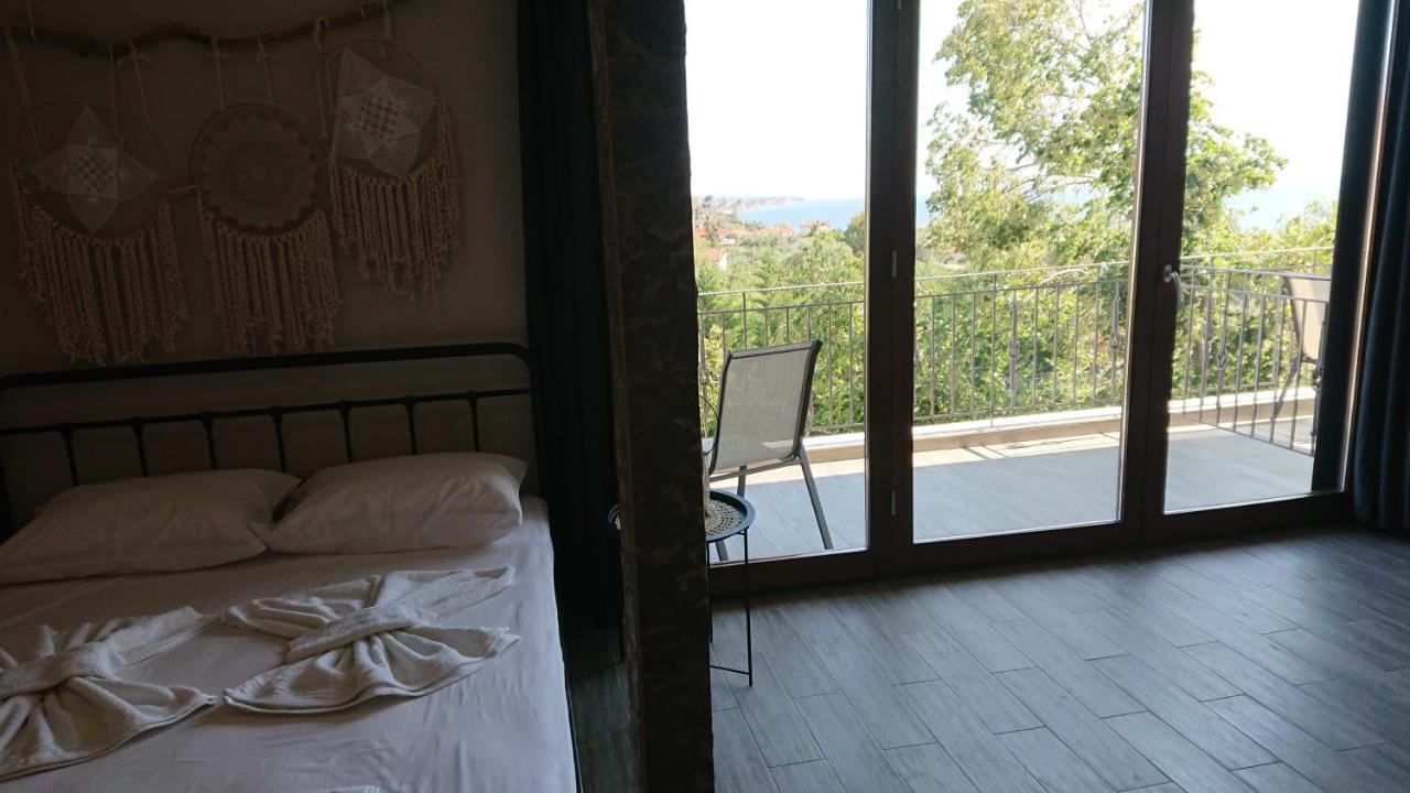 네아 포티데아 Stone House With Seaview 아파트 외부 사진